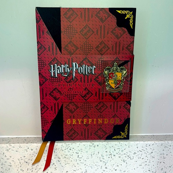 Harry Potter GRYFFINDOR Journal *NEW - Picture 9 of 12
